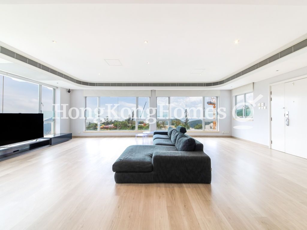 Living and Dining Room — Guildford Court, The Peak