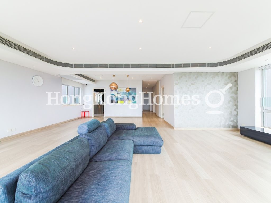 Living and Dining Room — Guildford Court, The Peak