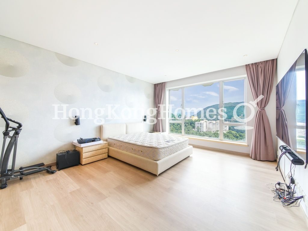 Master Bedroom — Guildford Court, The Peak