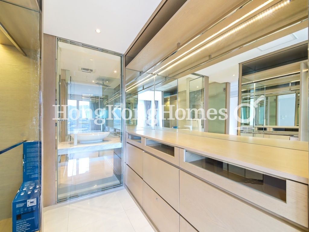Walk-in Closet in Master Bedroom — Guildford Court, The Peak