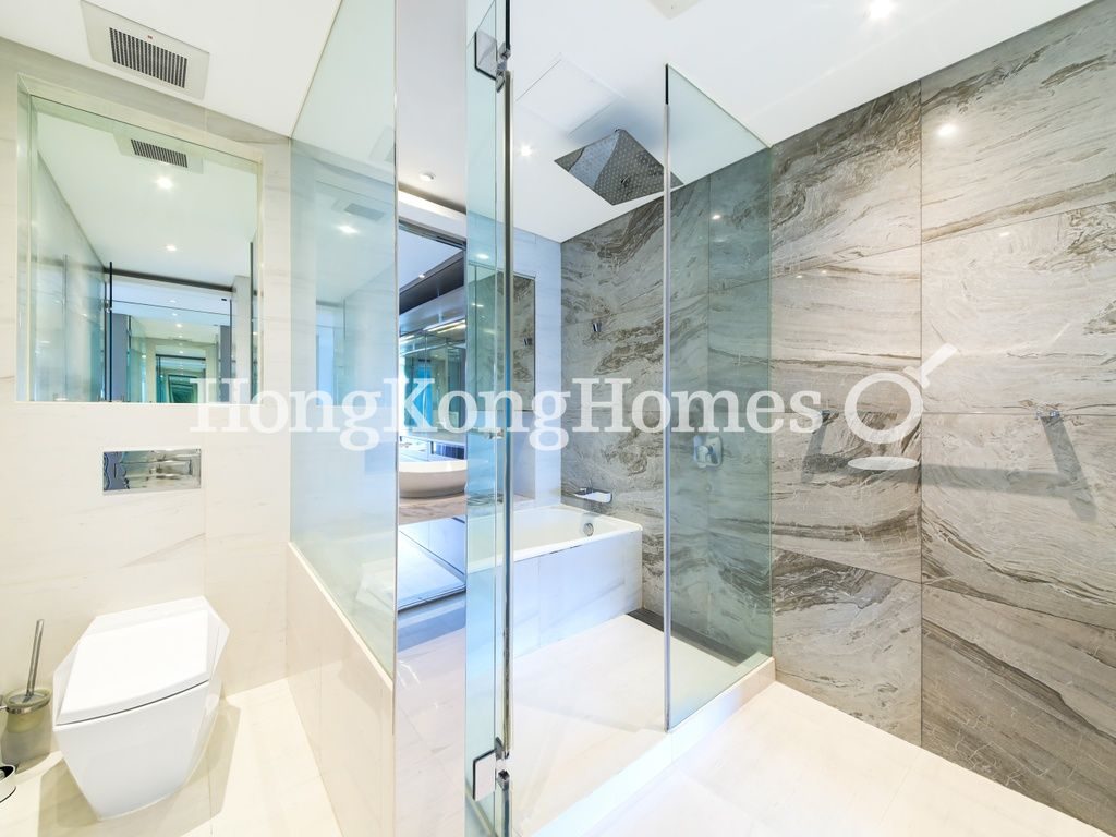 Master Bathroom — Guildford Court, The Peak