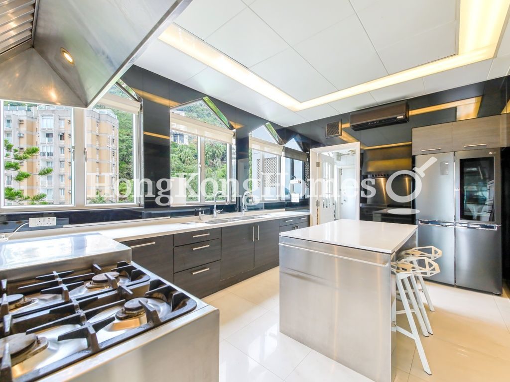 Kitchen — Guildford Court, The Peak