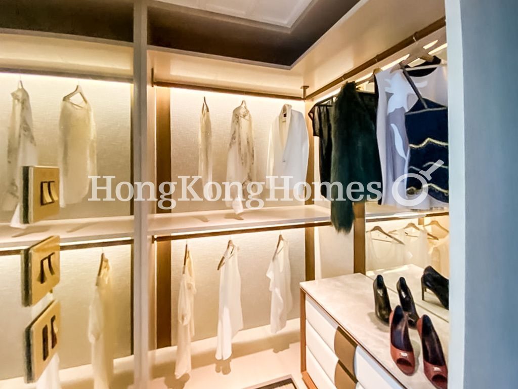 Walk-in Closet in Master Bedroom — Cluny Park, Mid-levels West