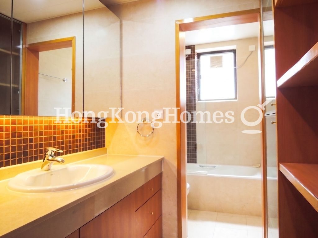 Master Bathroom — Leon Court, Mid-levels East