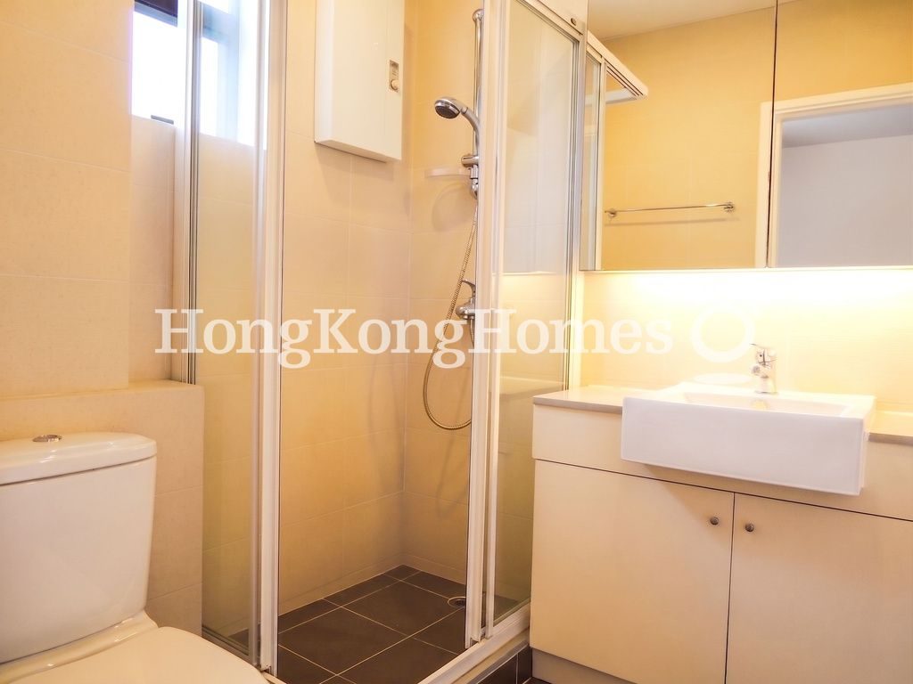 Second Ensuite Bathroom — Leon Court, Mid-levels East
