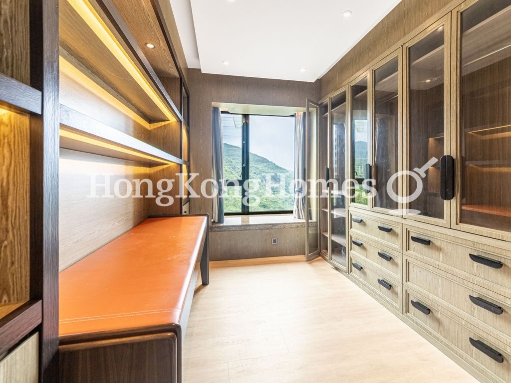 Dressing Room — Repulse Bay Road, 3, Repulse Bay