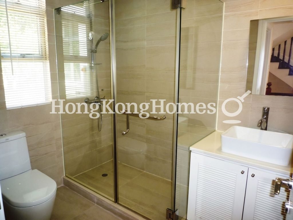 Guest Bathroom — The Redhill Peninsula - Palm Drive, Tai Tam