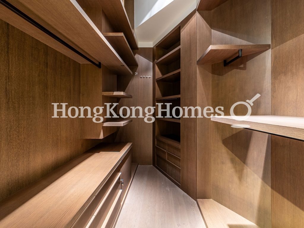 Walk-in Closet in Master Bedroom — Argenta, Mid-levels West