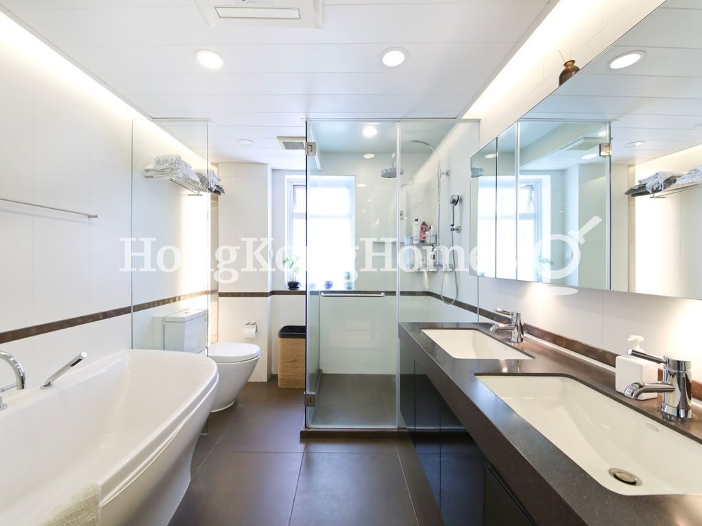 Master Bathroom — Yale Lodge, Mid-levels Central