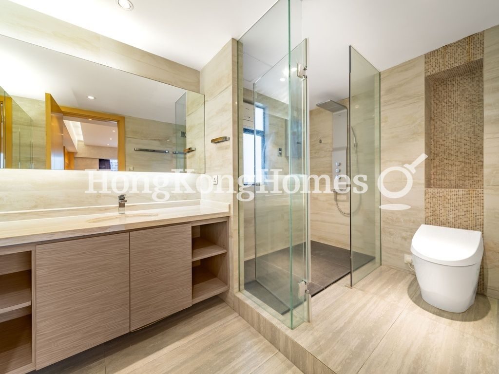 Master Bathroom — Clovelly Court - Block 01, Mid-levels Central