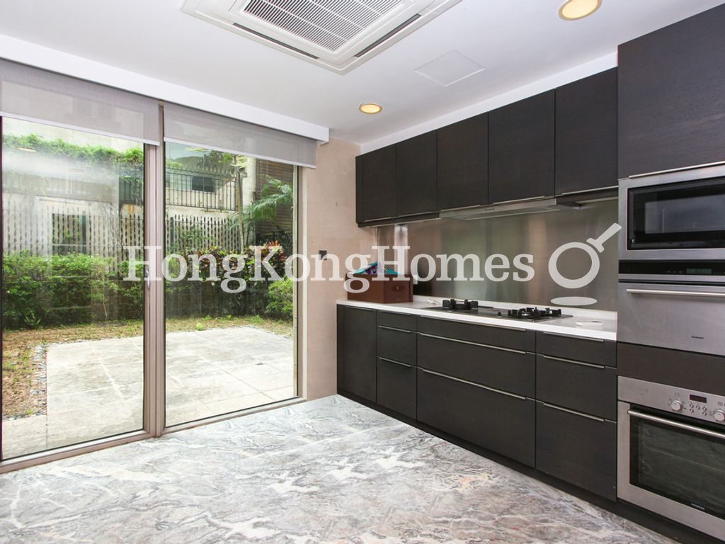 Kitchen — L'Harmonie, Stanley