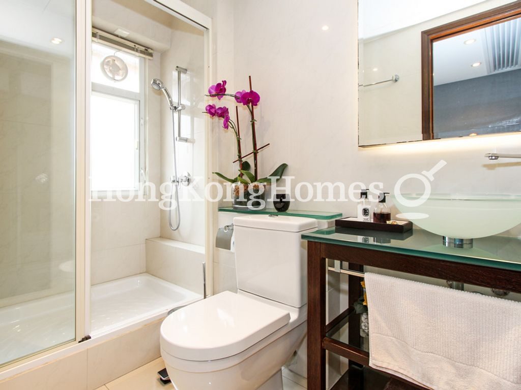 Fourth Ensuite Bathroom — Garden Terrace 2, Mid-levels Central
