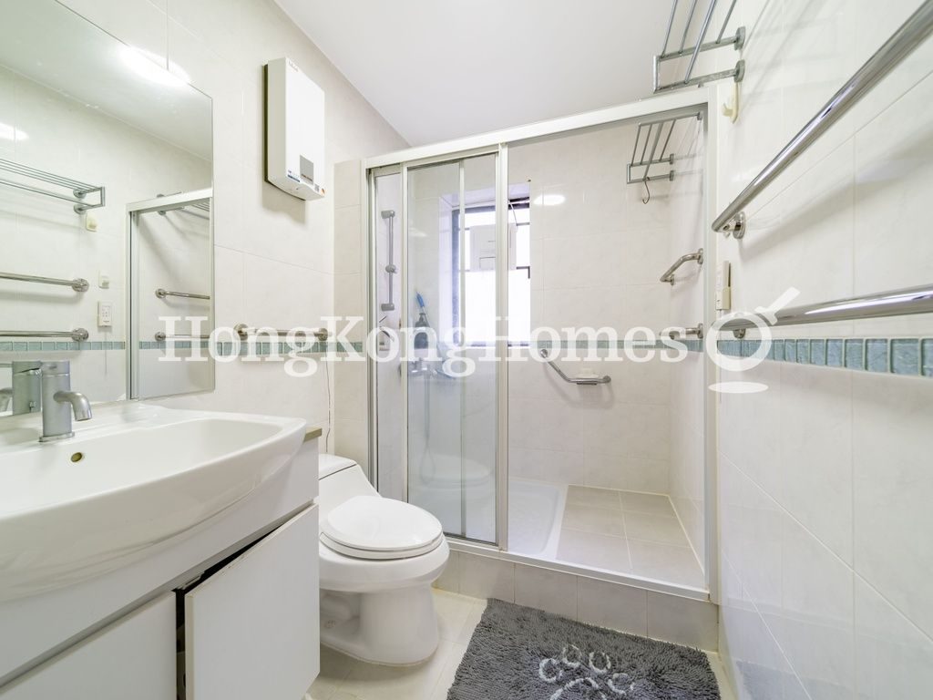Guest Bathroom — Kennedy Heights, Mid-levels Central