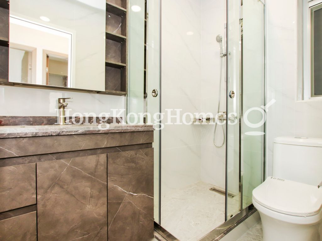 Guest Bathroom — Lockhart House, Block B, Causeway Bay