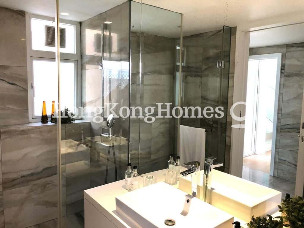 Second Ensuite Bathroom — The Redhill Peninsula - Palm Drive, Tai Tam