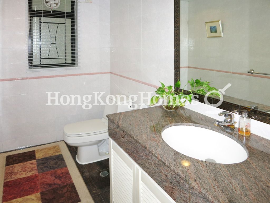 Guest Powder Room — Clovelly Court - Block 01, Mid-levels Central