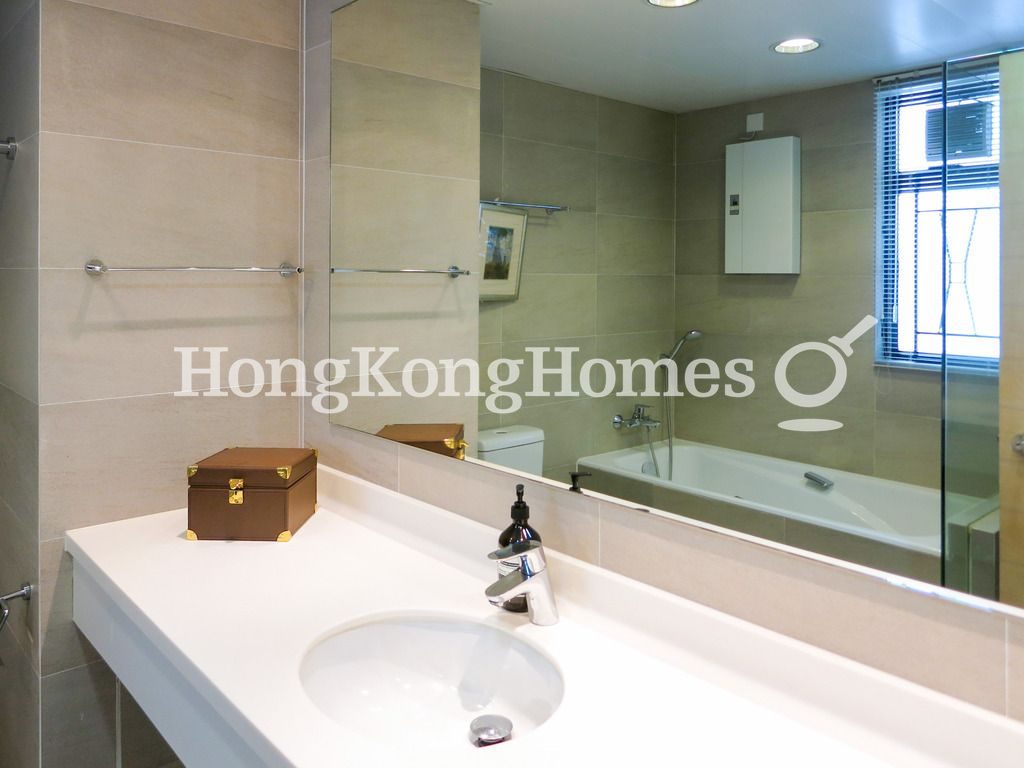 Master Bathroom — Clovelly Court - Block 01, Mid-levels Central