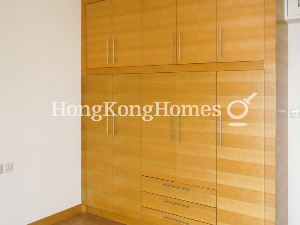 Built-in Wardrobe in Third Bedroom — Clovelly Court - Block 01, Mid-levels Central