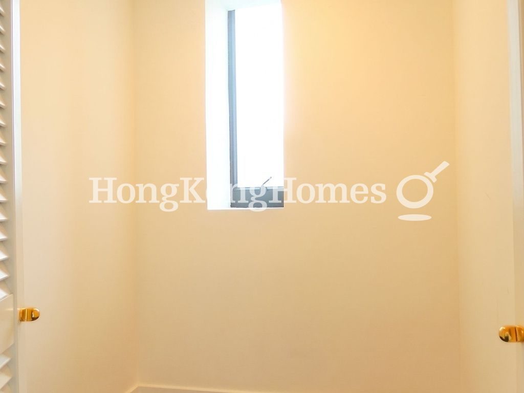 Walk-in Closet in Master Bedroom — Century Tower II, Mid-levels Central