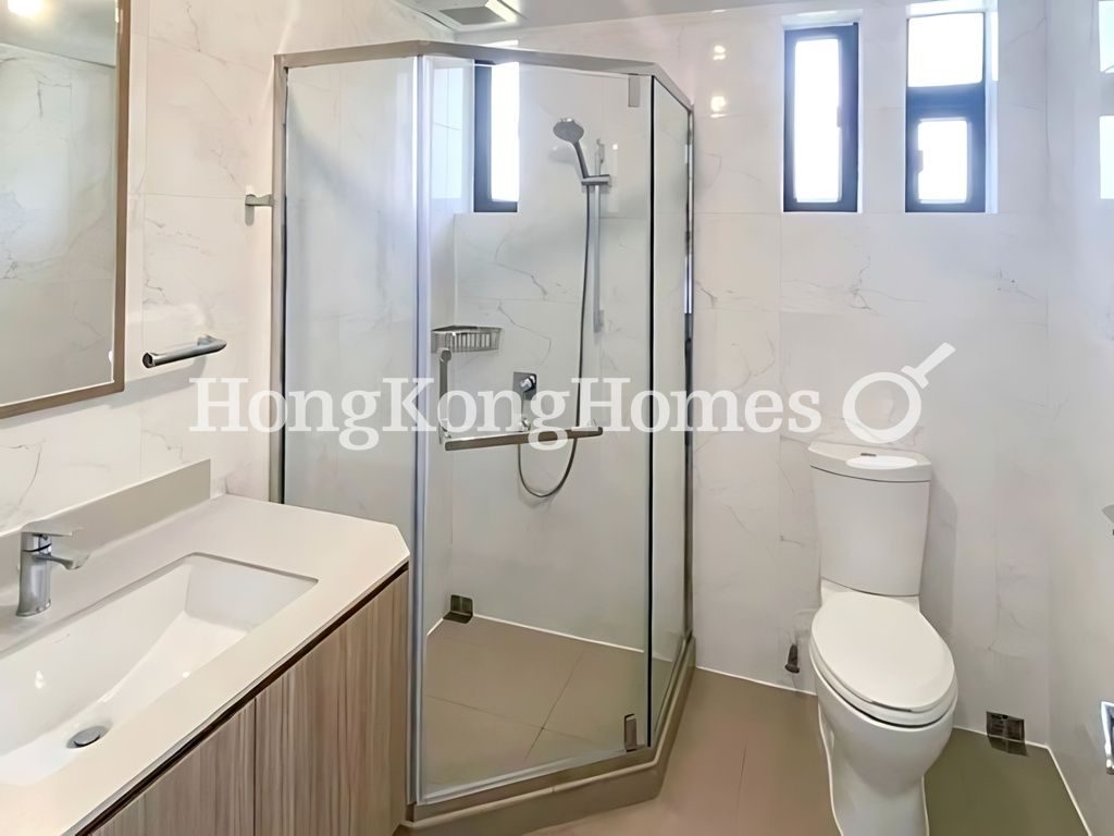 Second Ensuite Bathroom — Twin Brook, Repulse Bay