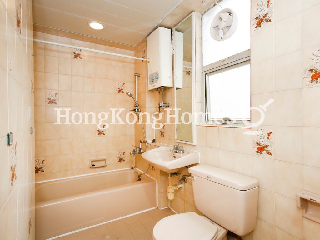 Guest Bathroom — May Mansion, Happy Valley