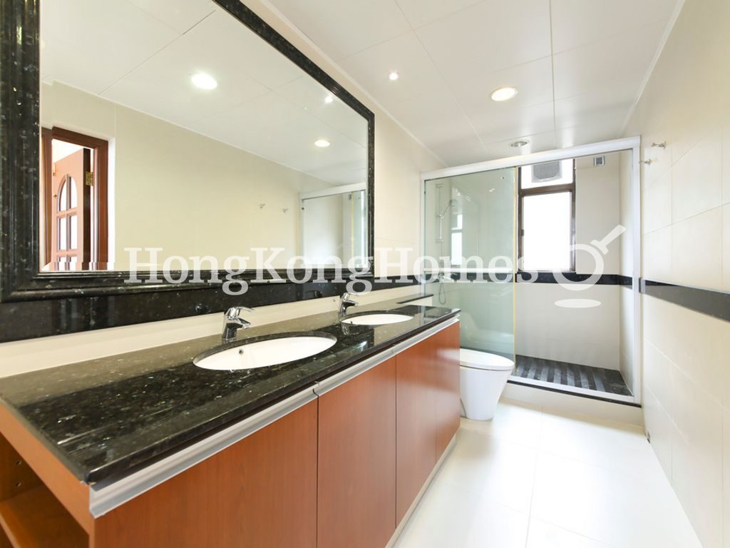 Master Bathroom — Chung Tak Mansion, Mid-levels Central