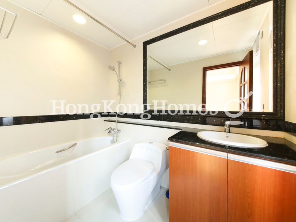 Second Ensuite Bathroom — Chung Tak Mansion, Mid-levels Central