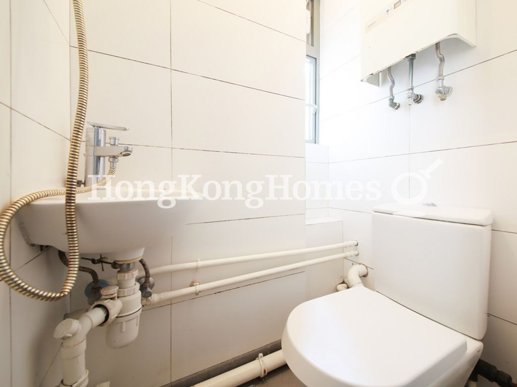 Maid's Washroom — Conduit Road, 39, Mid-levels West