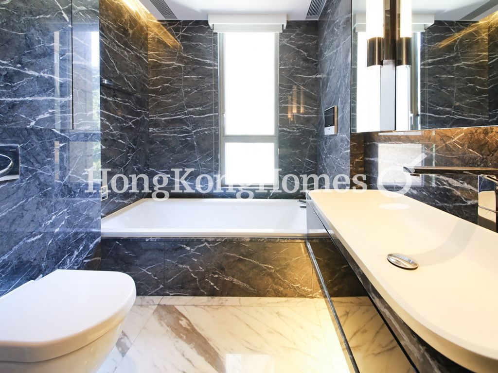 Guest Bathroom — Conduit Road, 39, Mid-levels West