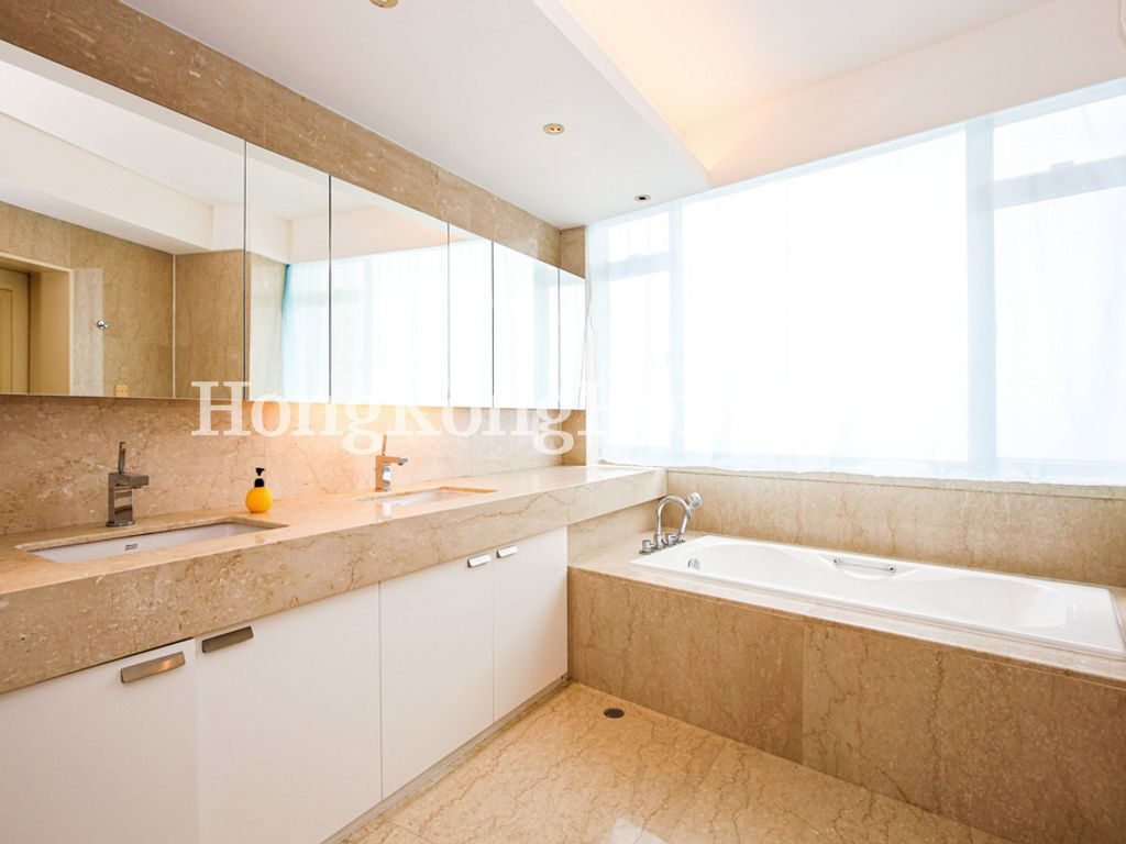 Master Bathroom — La Hacienda - Apartment A, The Peak