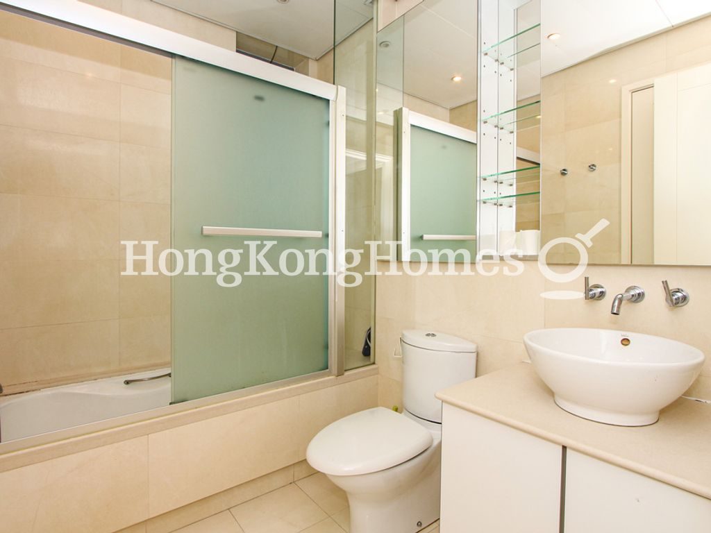 Guest Bathroom — Residence Bel-air - Phase 01, Tower 06, Pokfulam