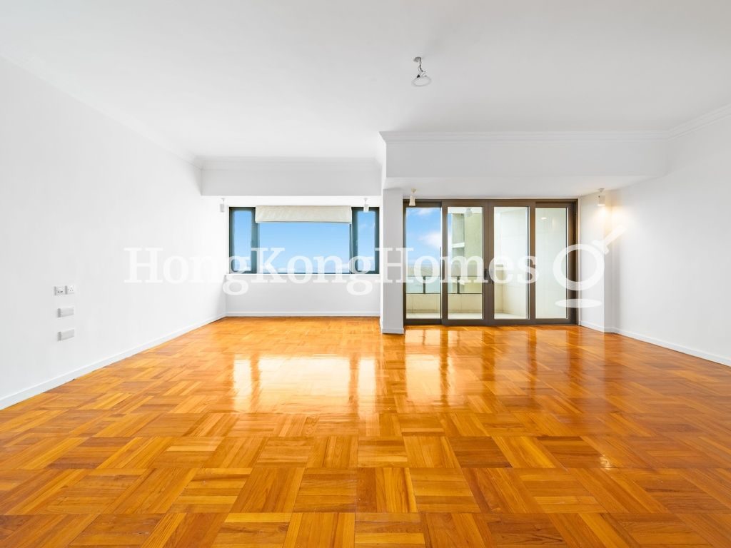 Living Room — Eredine, The Peak