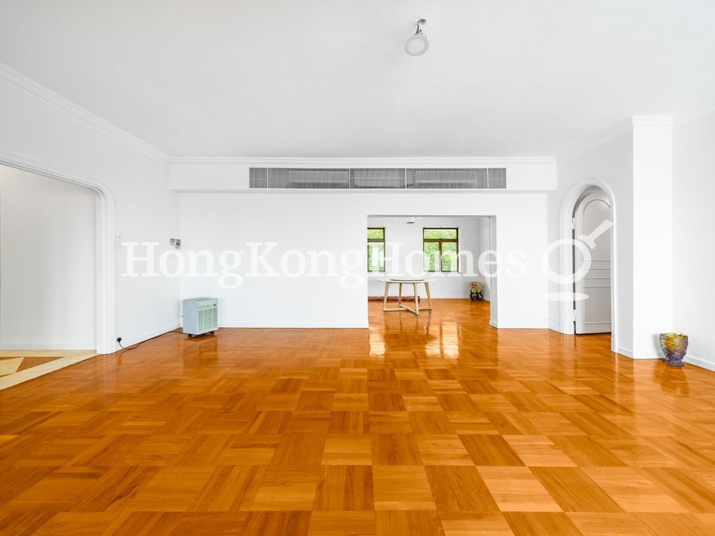 Living Room — Eredine, The Peak