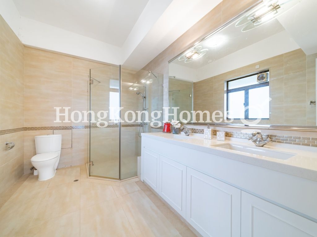 Master Bathroom — Eredine, The Peak