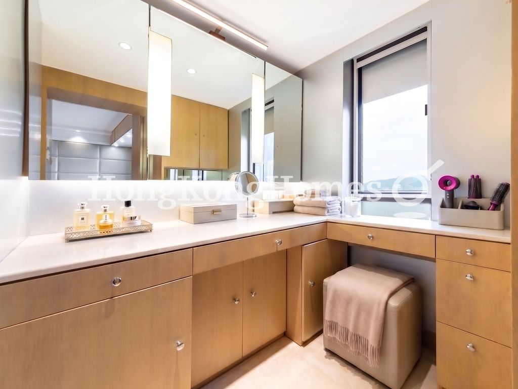 Dressing Area in Master Bedroom — Garden Terrace 2, Mid-levels Central