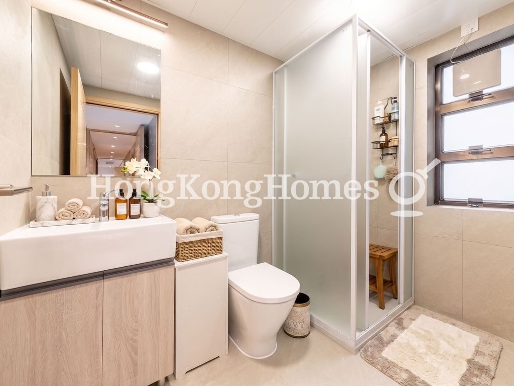 Second Ensuite Bathroom — Garden Terrace 2, Mid-levels Central