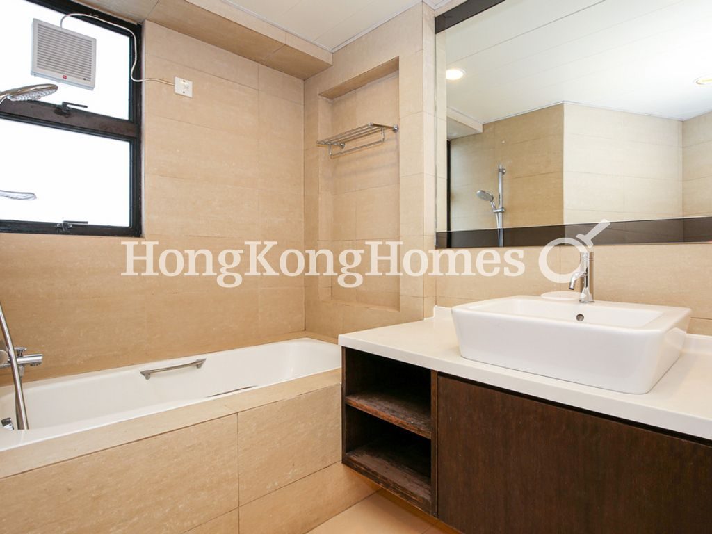 Guest Bathroom — The Royal Court, Mid-levels Central