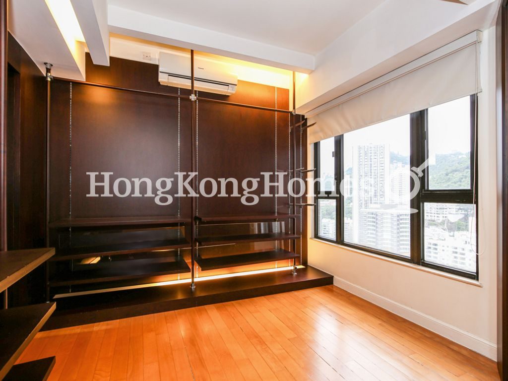 Walk-in Closet in Master Bedroom — The Royal Court, Mid-levels Central