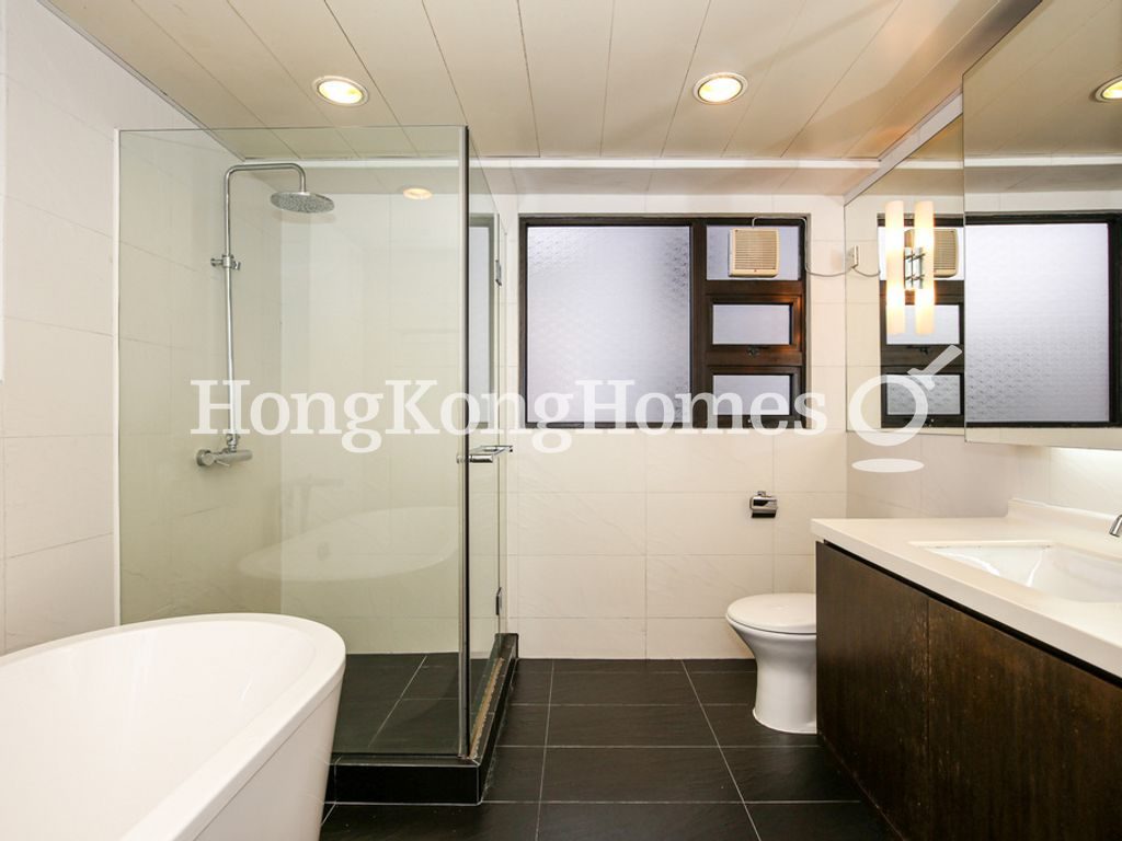 Master Bathroom — The Royal Court, Mid-levels Central