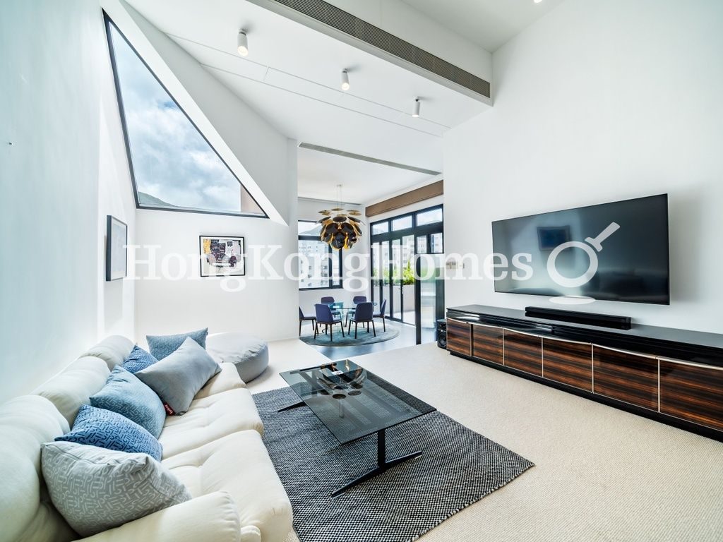 Family Room — Belleview Place, Repulse Bay