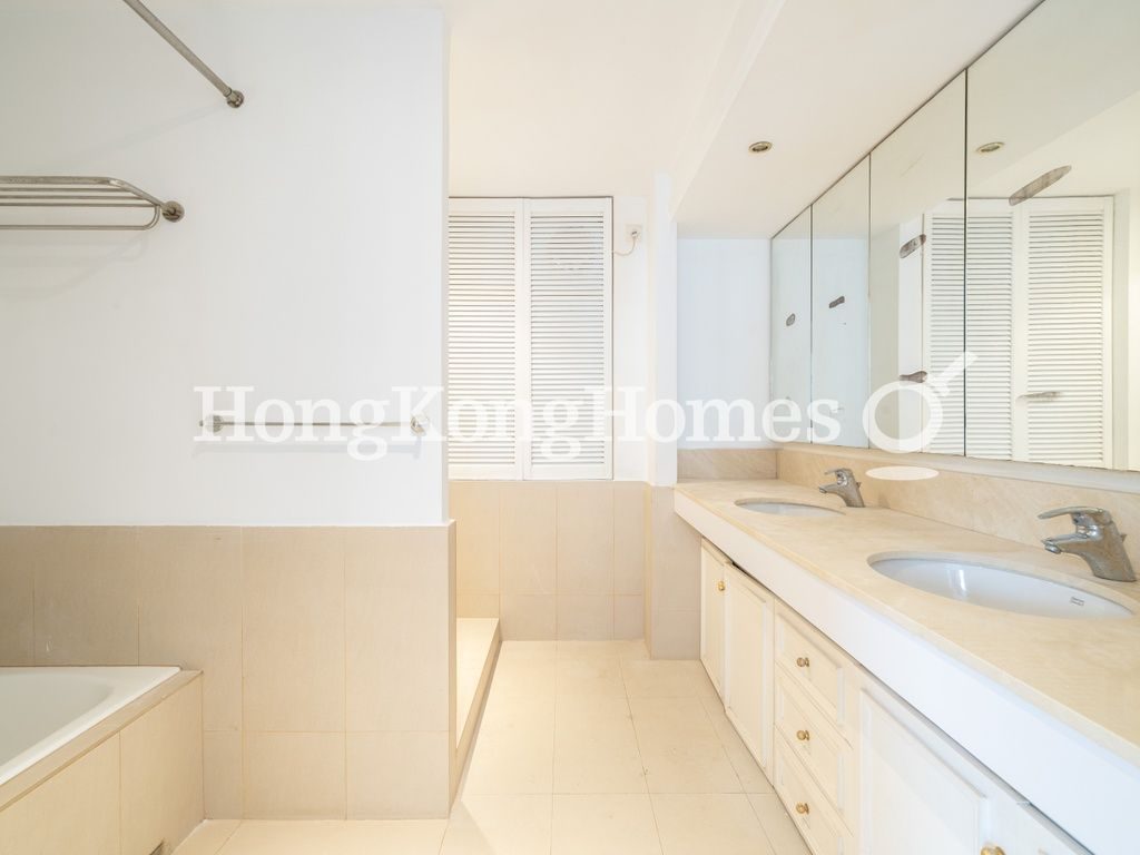Master Bathroom — Grenville House, Mid-levels Central