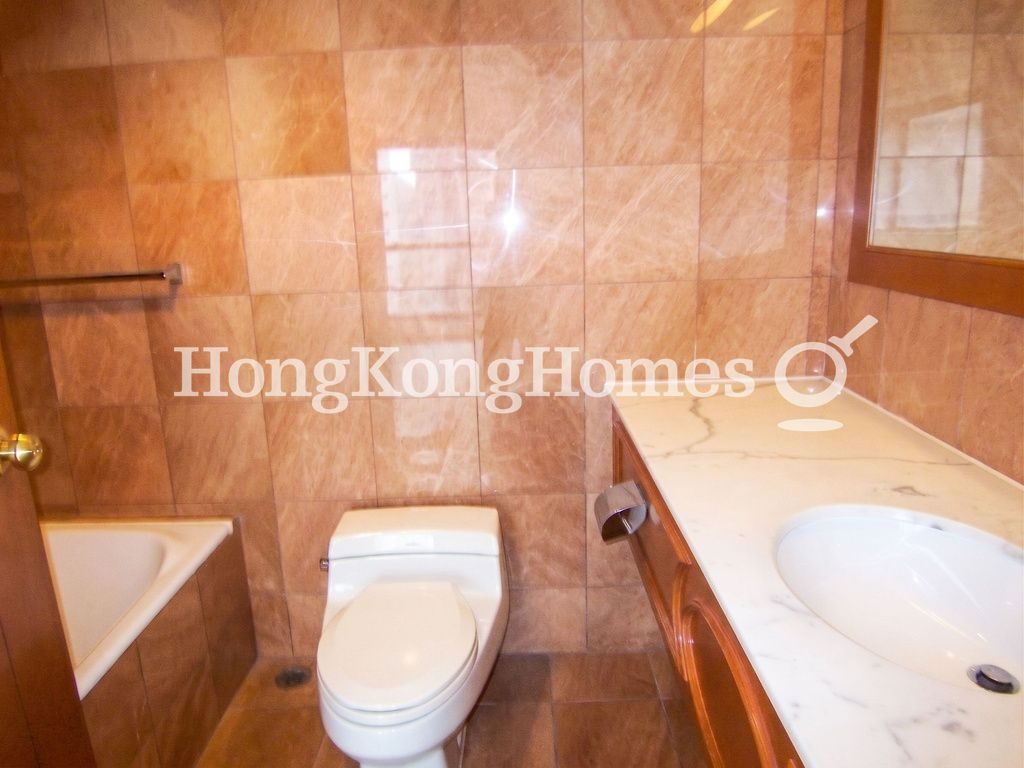 Second Ensuite Bathroom — May Tower 2, Mid-levels Central