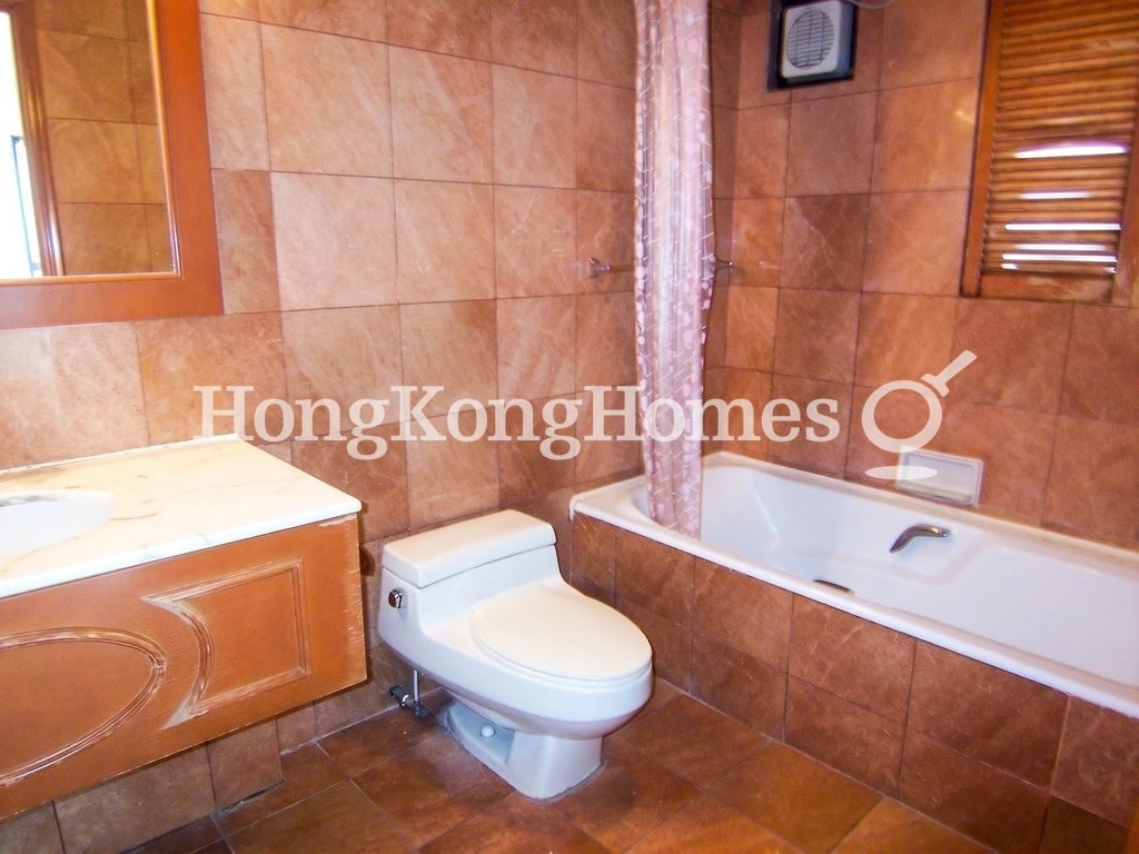 Third Ensuite Bathroom — May Tower 2, Mid-levels Central