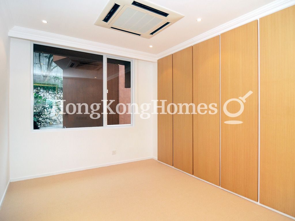Second Ensuite Bedroom — Pinewaver Villas, Chung Hom Kok