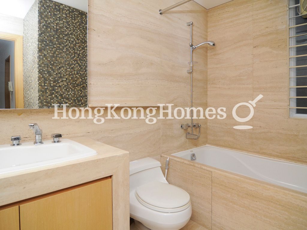 Second Ensuite Bathroom — Pinewaver Villas, Chung Hom Kok