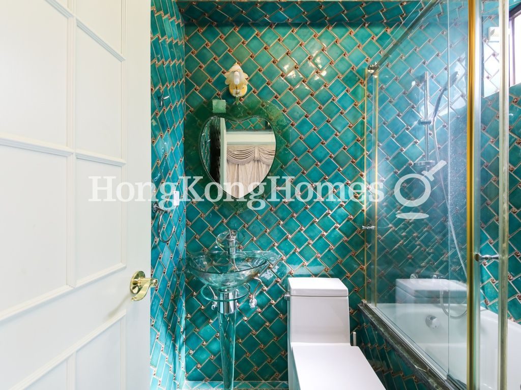 Third Ensuite Bathroom — Repulse Bay Heights, Repulse Bay