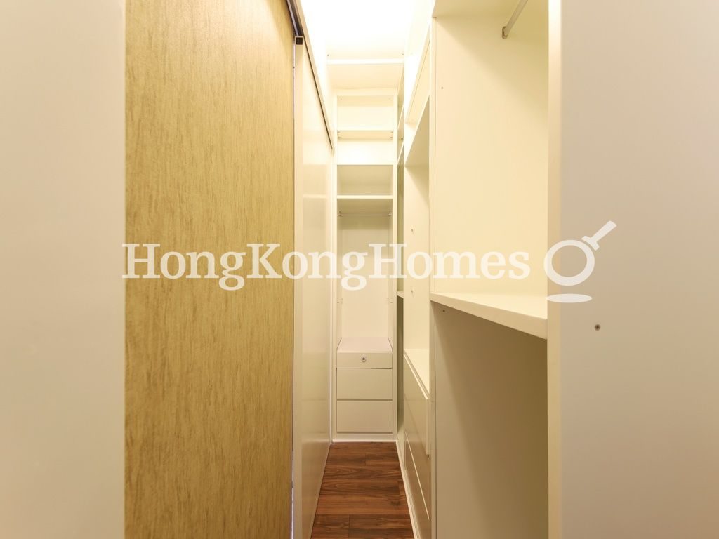 Walk-in Closet in Master Bedroom — Tregunter Tower 3, Mid-levels Central