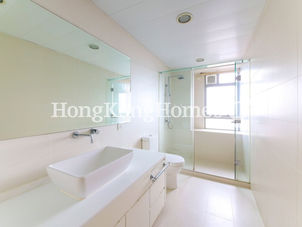 Guest Bathroom — Tregunter Tower 3, Mid-levels Central