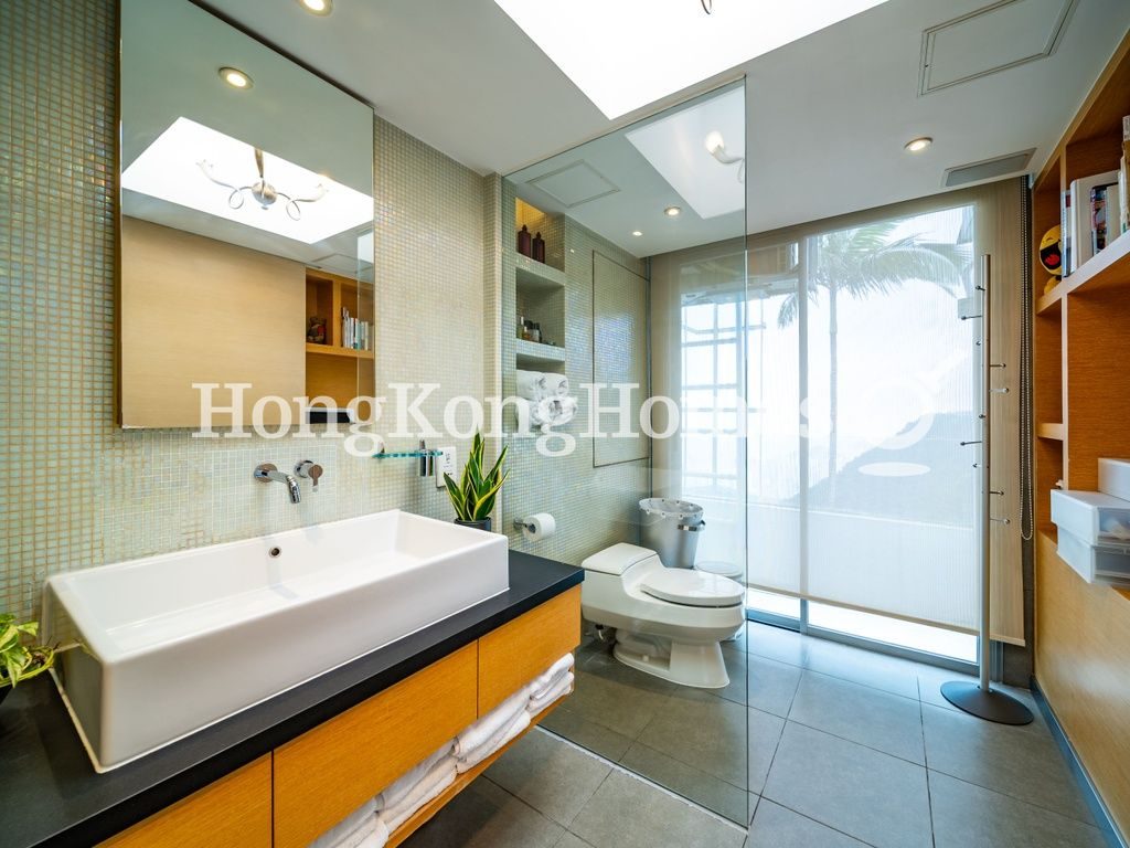 Third Ensuite Bathroom — Wing On Villas, The Peak