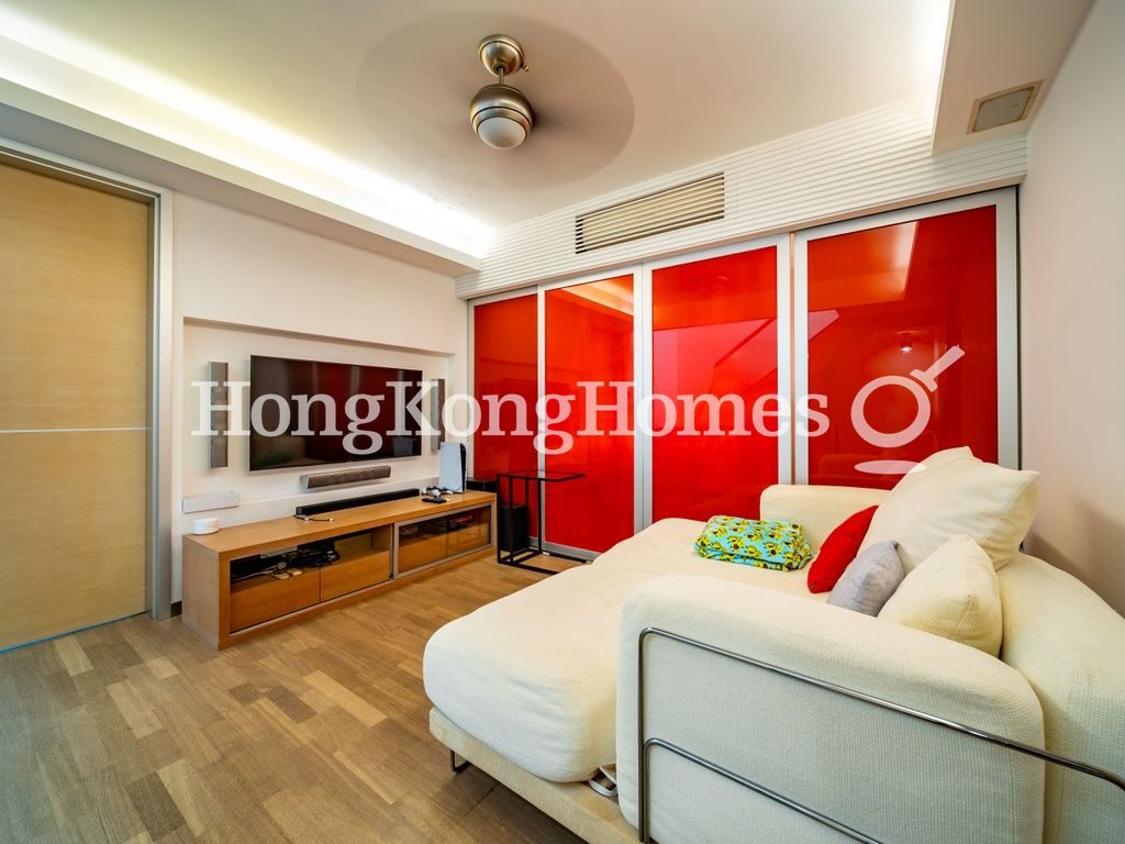 Family Room — Wing On Villas, The Peak